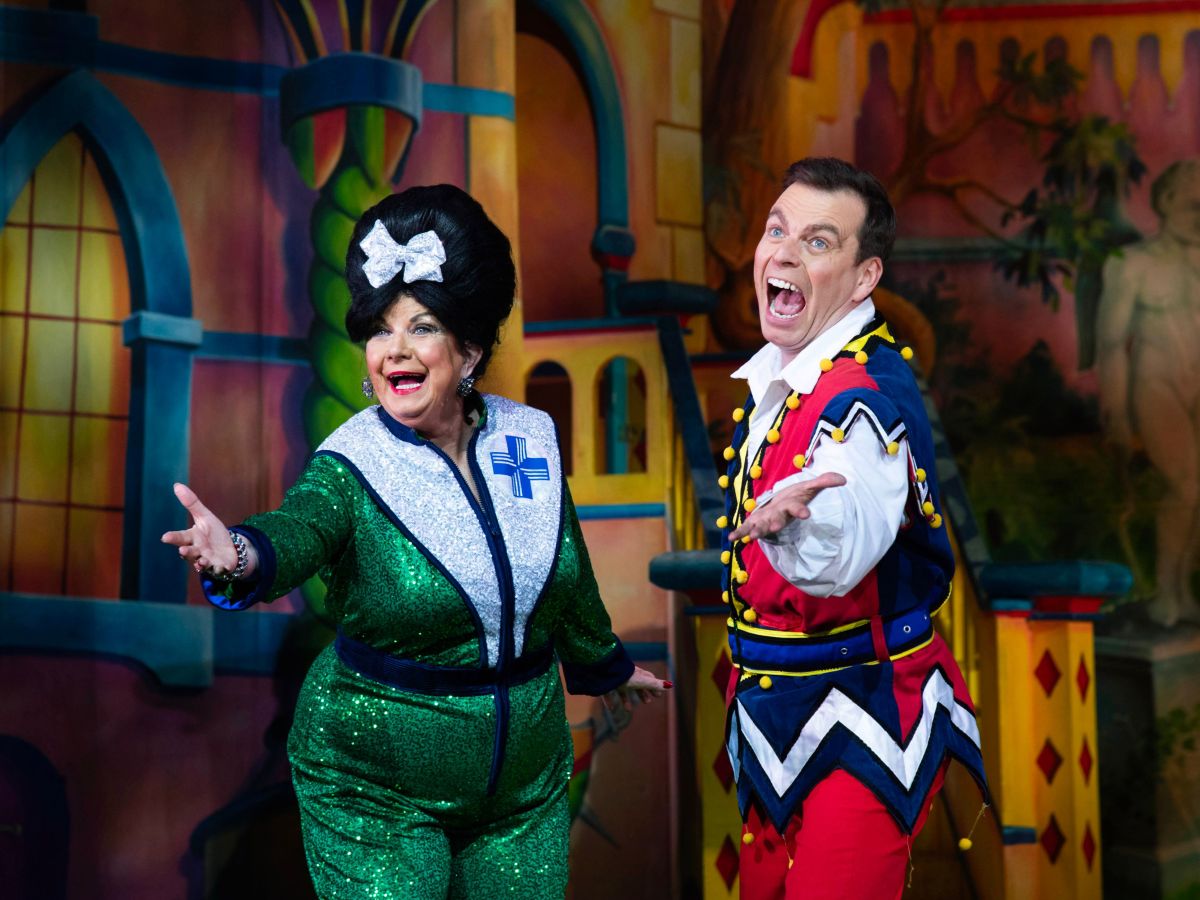 ‘Snow White & The Seven Dwarfs’ (Glasgow King’s Theatre) | Review By Jennifer&nbsp;Mackie