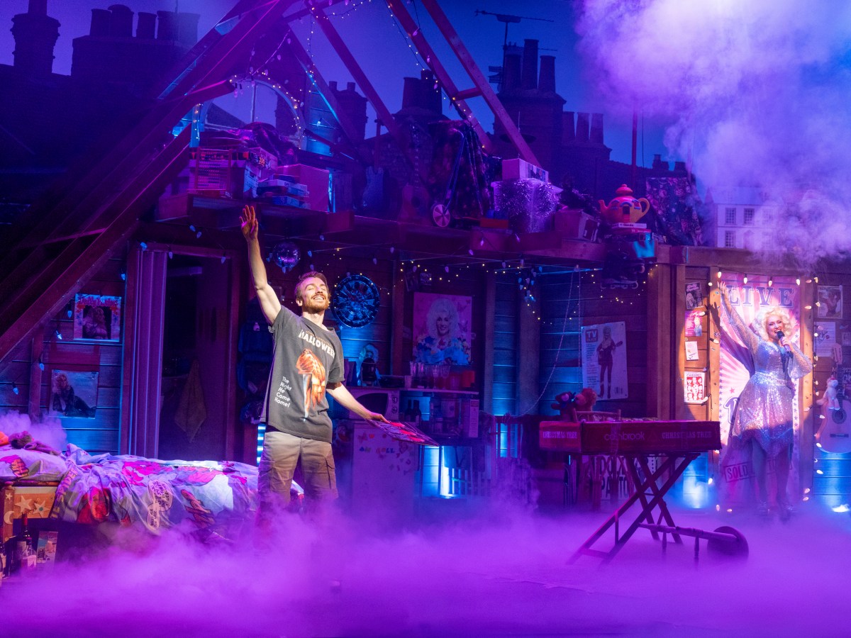 ‘Here You Come Again’ (Edinburgh Playhouse) | Review By Lewis C.&nbsp;Baird